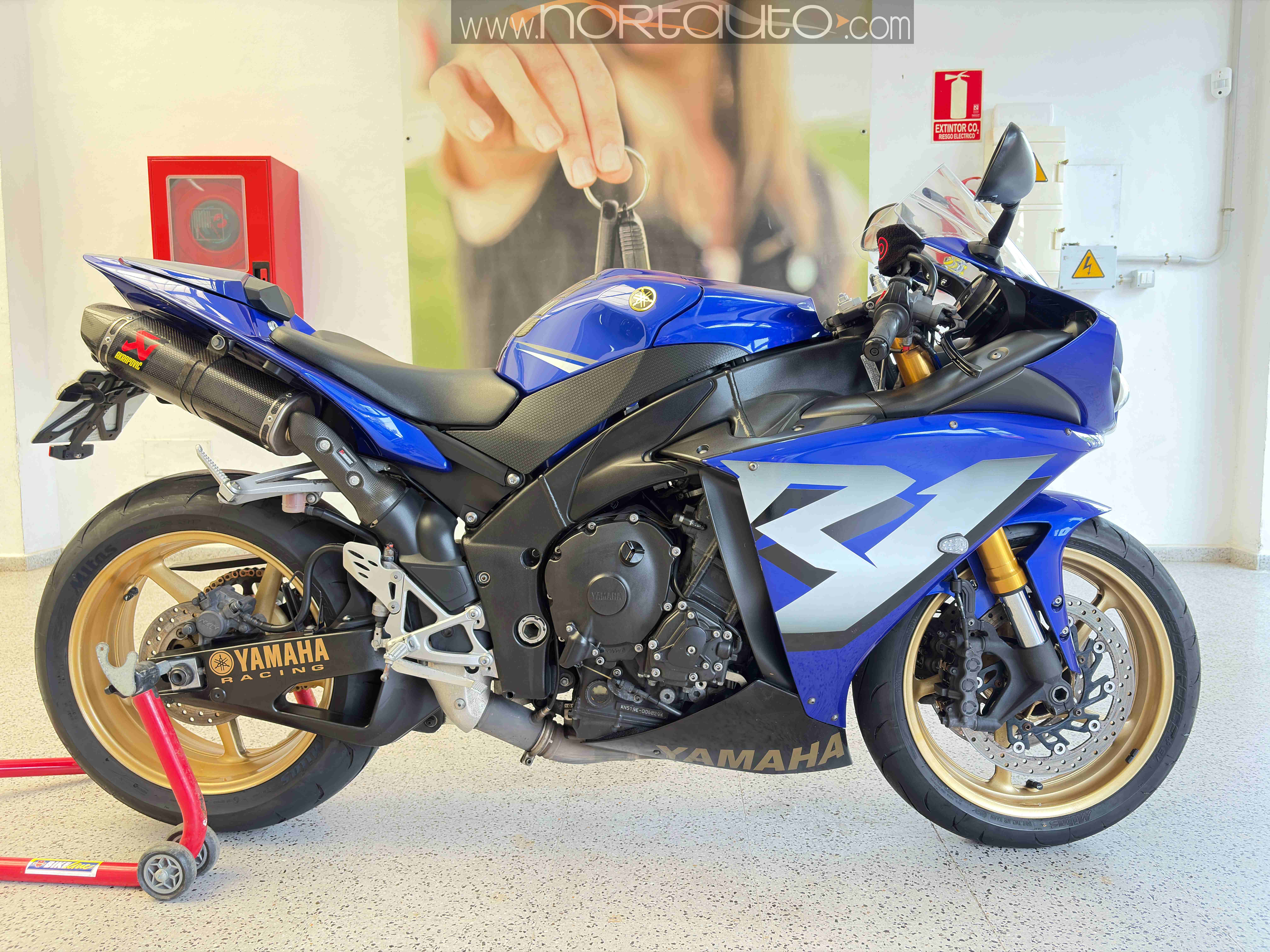 YAMAHA  YZF-R1